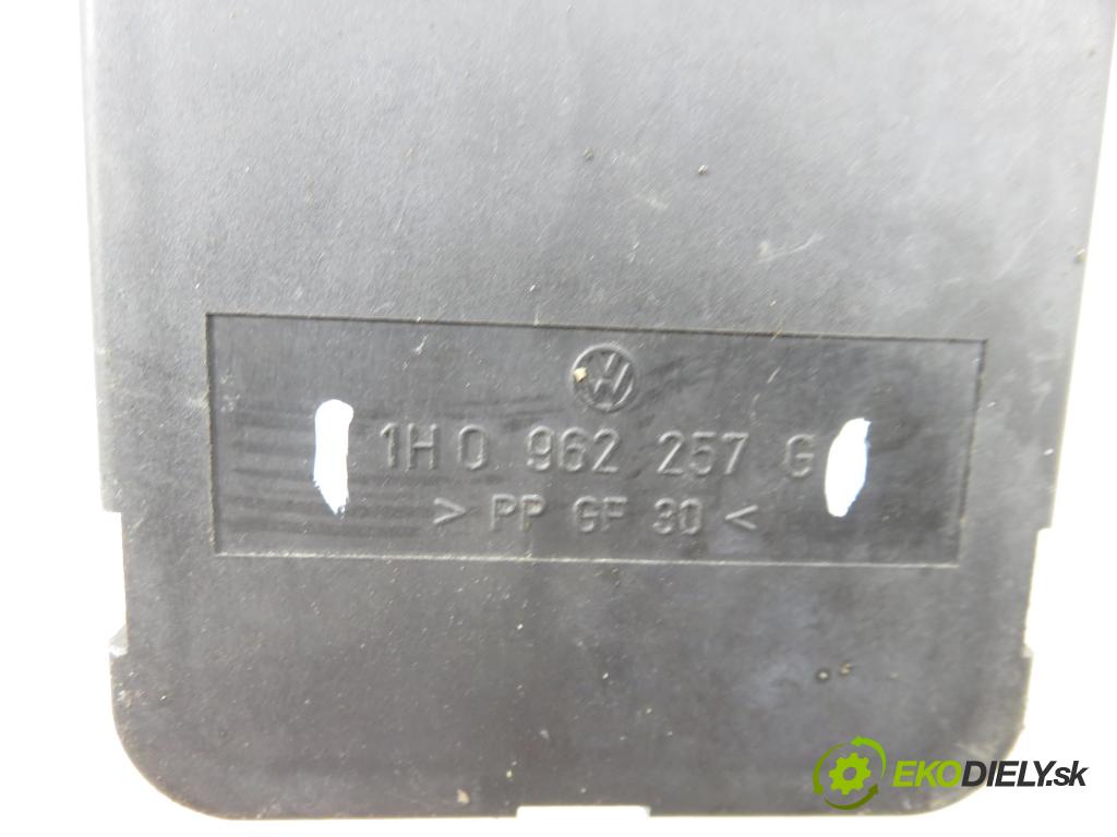 VW GOLF III (1H1) HB 1995 66,00 1.9 TDI 90 - 1Z 1896,00 motorek zámku centrálního 1H0962257G