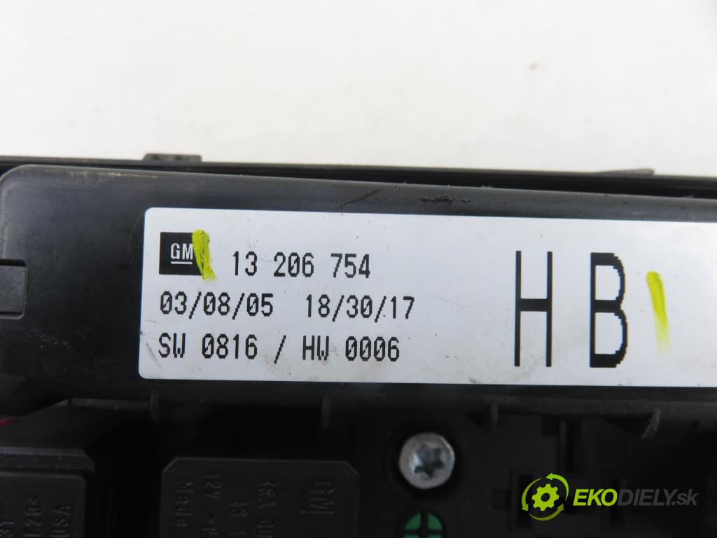 OPEL ASTRA H Kombi (A04) KOMBI 2006 74,00 1.7 CDTI - Z 17 DTH 1686,00 skříňka POJISTKY: 13206754HB ; 5DK00866838