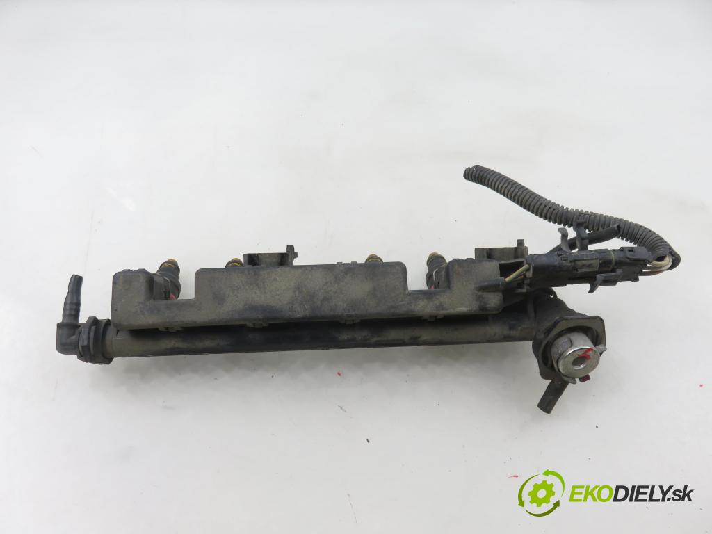 RENAULT CLIO II (BB_, CB_) HB 1999 43,00 1.2 (BB0A, BB0F, BB10, BB1K, BB28, BB2D, BB2H, CB0 1149,00 Lišta vstrekovacia 0280150995 ; 7700108667 ; 7700109066A (Vstrekovacia lišta)