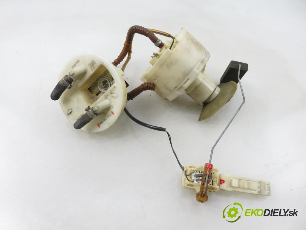 AUDI A4 (8D2, B5) SEDAN 1995 74,00 1.6 8V 100 - ADP 1595,00 pumpa paliva 8D0201319