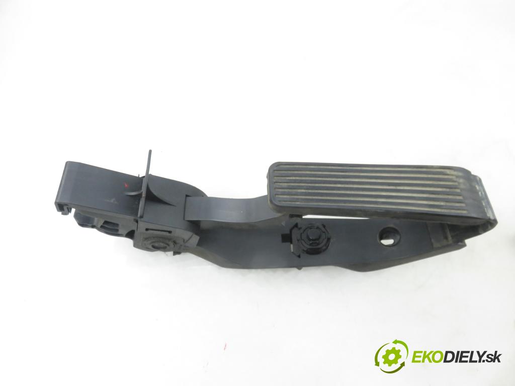 MERCEDES-BENZ KLASA C T-Model (S203) KOMBI 2003 160,00 C 320 (203.264) - M 112.946 3199,00 Potenciometer plynu A2113000404 (Potenciometer plynového pedálu)