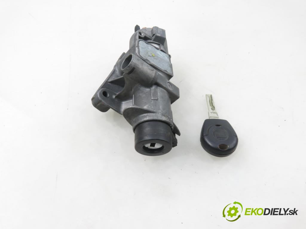 SEAT LEON (1M1) HB 2002 132,00 1.8 20V T - APP 1781,00 spinačka 4B0905851B (Spínacia skrinka)
