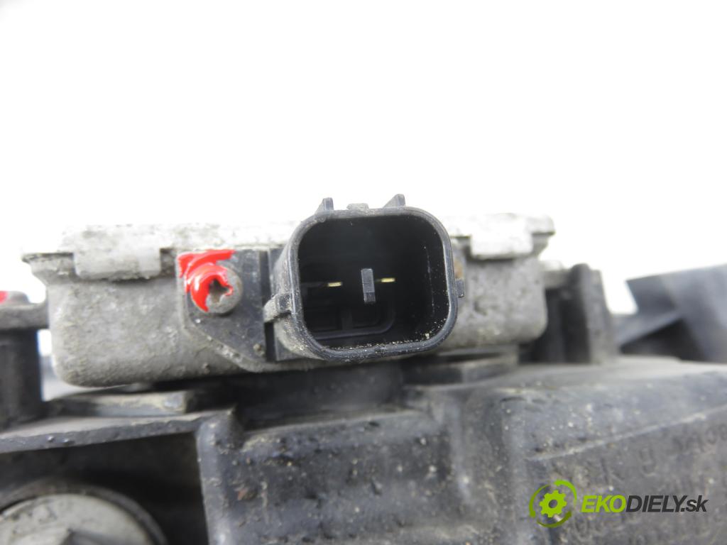 SUZUKI GRAND VITARA II (JT, TE, TD) SUV 2007 95,00 1.9 DDiS 129 4x4 - F9Q 264 1870,00 světlo LP