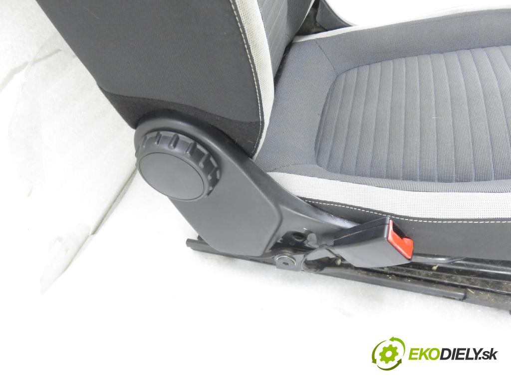 RENAULT TWINGO III (BCM_) HB 2014 52,00 1.0 SCe 70 - H4D 400 999,00 Sedadlo šoféri