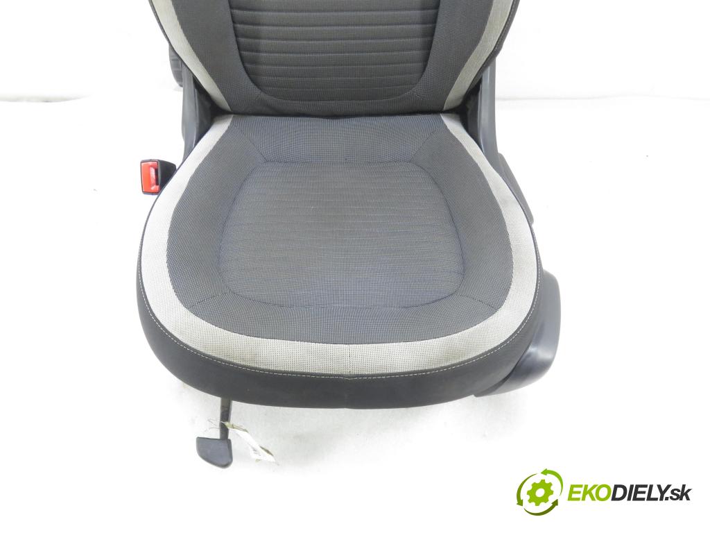 RENAULT TWINGO III (BCM_) HB 2014 52,00 1.0 SCe 70 - H4D 400 999,00 Sedadlo šoféri