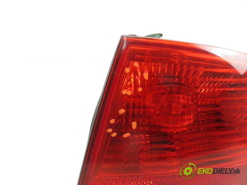 AUDI A4 (8EC, B7) SEDAN 2005 85,00 1.9 TDI - BKE 1896,00 světlo pravé zadní 8E5945096 ; 96503702