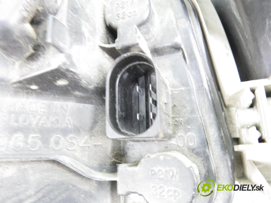 AUDI A4 (8EC, B7) SEDAN 2005 85,00 1.9 TDI - BKE 1896,00 světlo pravé zadní 8E5945096 ; 96503702