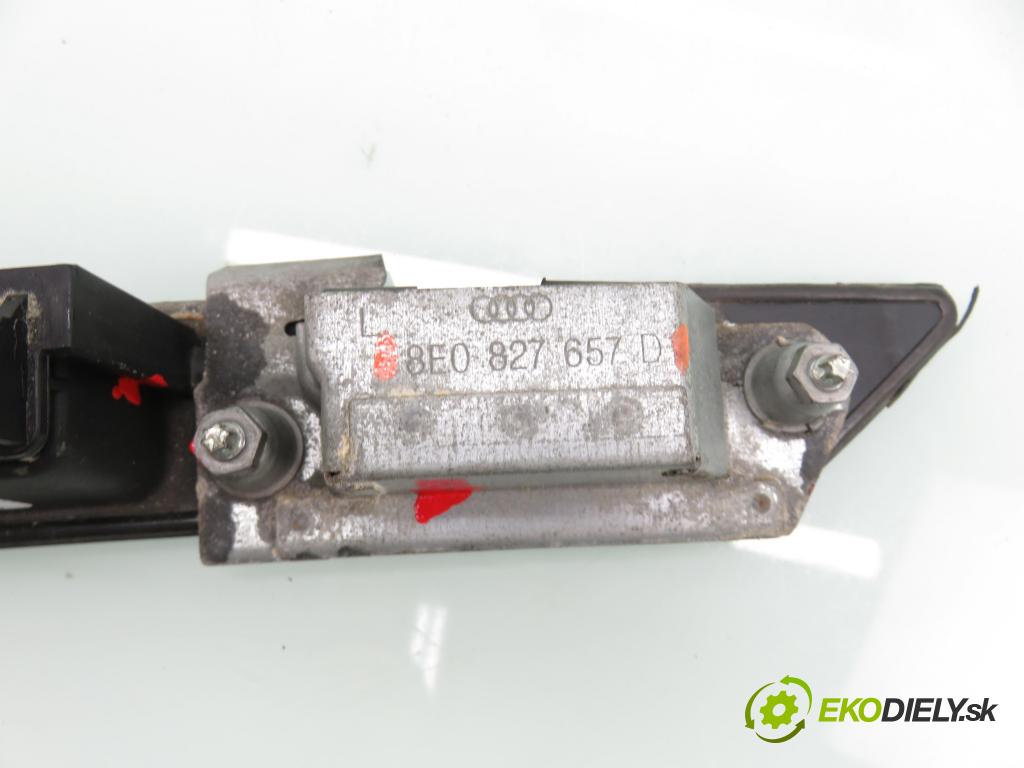 AUDI A4 (8EC, B7) SEDAN 2005 85,00 1.9 TDI - BKE 1896,00 zadní část - čelo dveří kufr 8E0827657E ; 8E0827657D