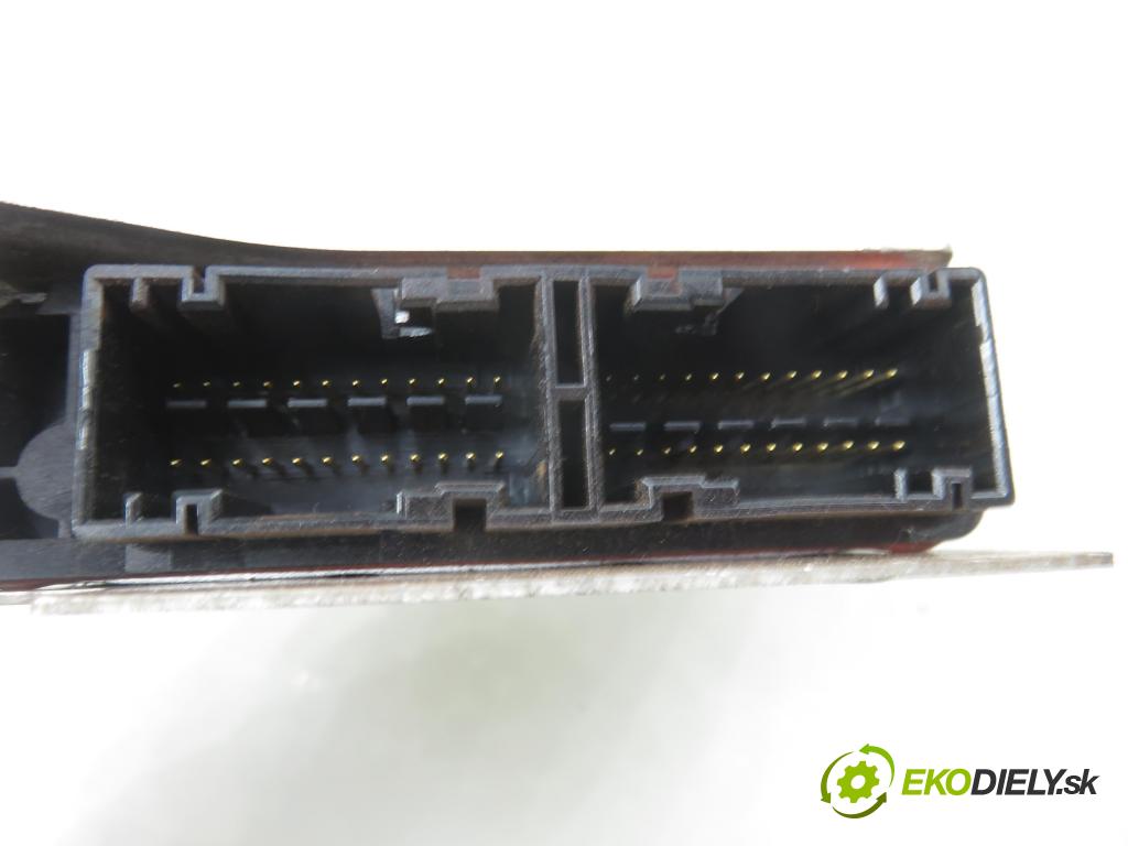 PEUGEOT 107 (PM_, PN_) HB 2007 50,00 1.0 68 - CFA (1KR) 998,00 MODUL air BAG 891700H010 ; 212388101