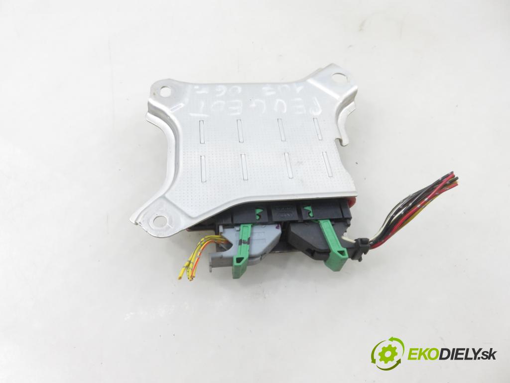 PEUGEOT 107 (PM_, PN_) HB 2007 50,00 1.0 68 - CFA (1KR) 998,00 MODUL air BAG 891700H010 ; 212388101