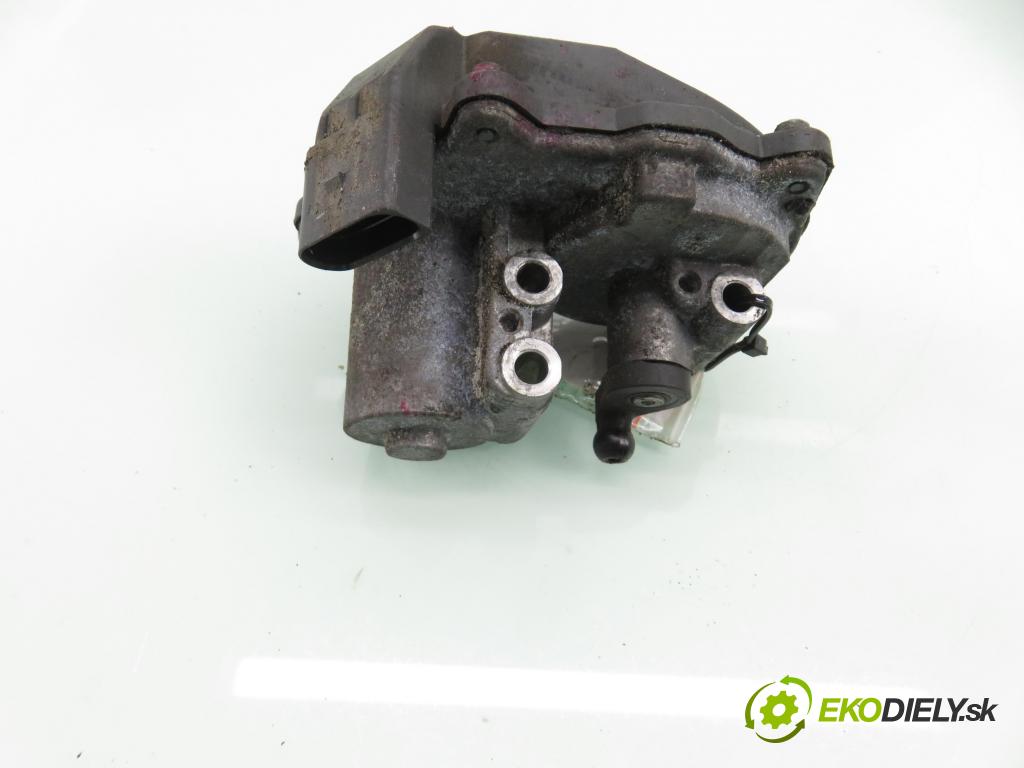 AUDI A4 Avant (8K5, B8) KOMBI 2011 105,00 2.0 TDI - CAGA 1968,00 Nastavovač zvod, potrubie A2C53248883 ; 03L129086 (Motorček ostatné)