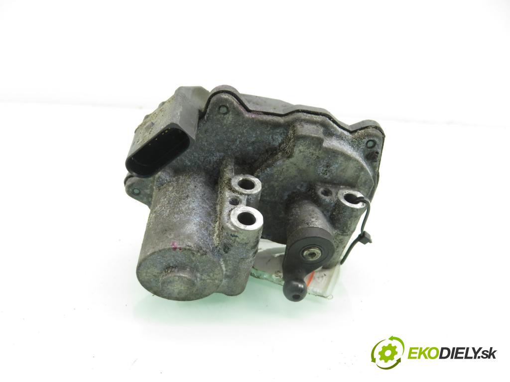 AUDI A4 Avant (8K5, B8) KOMBI 2011 105,00 2.0 TDI - CAGA 1968,00 Nastavovač zvod, potrubie A2C53248883 ; 03L129086 (Motorček ostatné)
