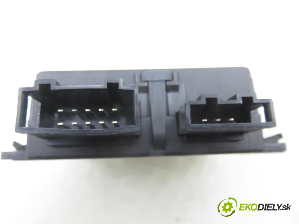 SEAT AROSA (6H) HB 2001 37,00 1 - AUC 999,00 spínačka / VLOŽKY 357905851F ; 6X0953257