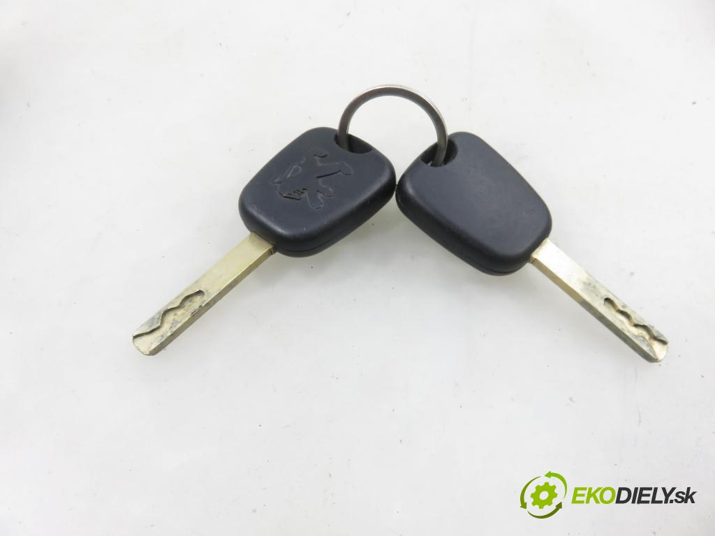 PEUGEOT 107 (PM_, PN_) HB 2007 50,00 1.0 68 - CFA (1KR) 998,00 spínačka N0502200 (Spínací skříňka)