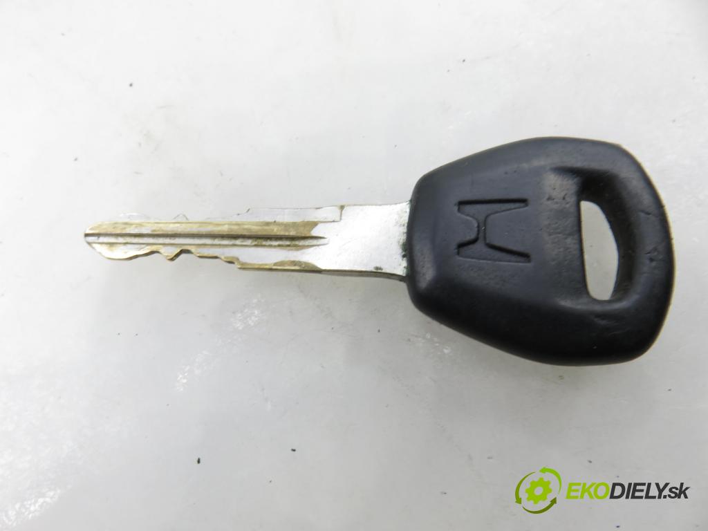 HONDA CIVIC VII Hatchback (EU, EP, EV) HB 2002 81,00 1.6 i - D16V1 1590,00 spinačka / zámky 39730S5A