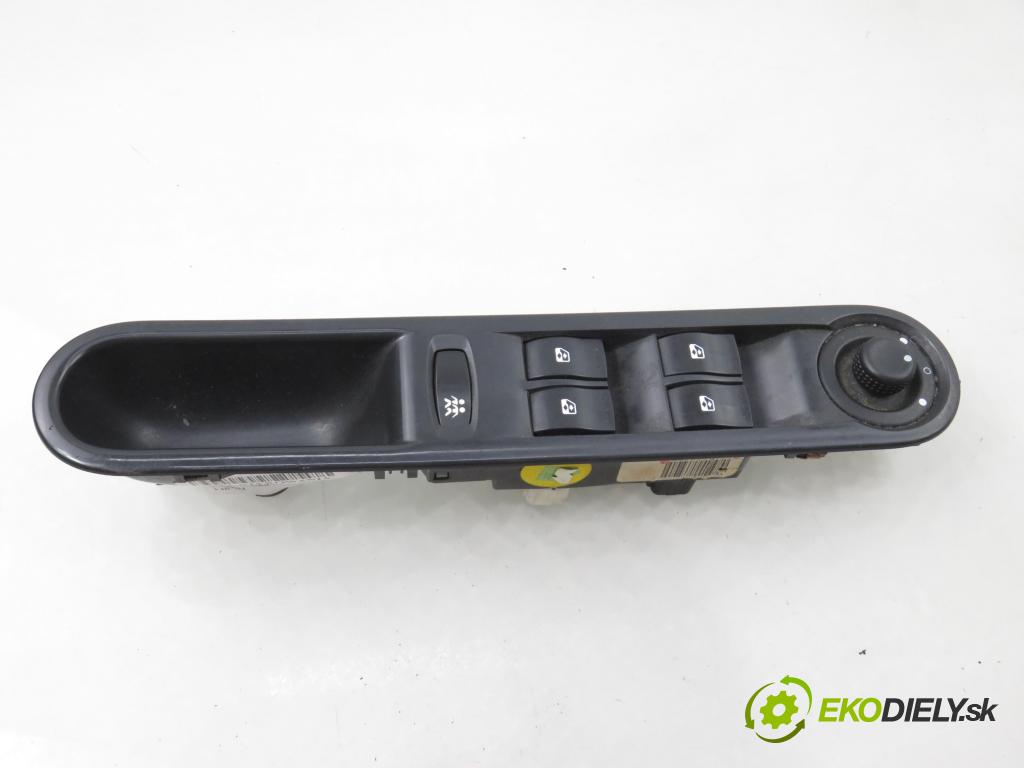 RENAULT ESPACE IV (JK0/1_) MINIVAN 2003 120,00 2.0 Turbo 163 - F4R 794 1998,00 Panel ovládania okien 8200250650