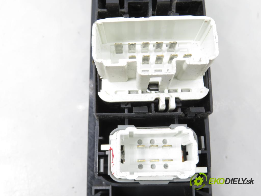 RENAULT ESPACE IV (JK0/1_) MINIVAN 2003 120,00 2.0 Turbo 163 - F4R 794 1998,00 Panel ovládania okien 8200250650
