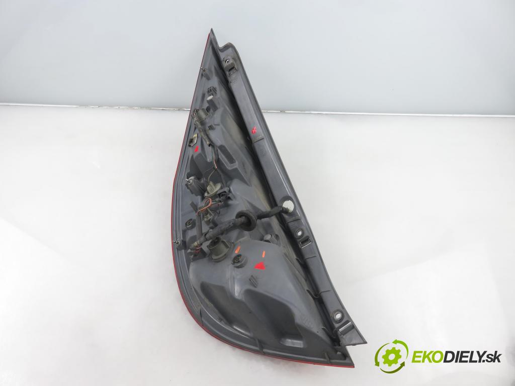 HYUNDAI i30 (FD) HB 2007 66,00 1.6 CRDi - D4FB 1582,00 Svetlo pravé zadné 924022L0