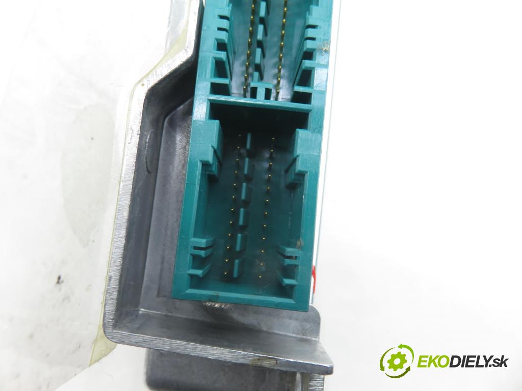 HYUNDAI i30 (FD) HB 2007 66,00 1.6 CRDi 1582,00 MODUL air BAG 959102L130