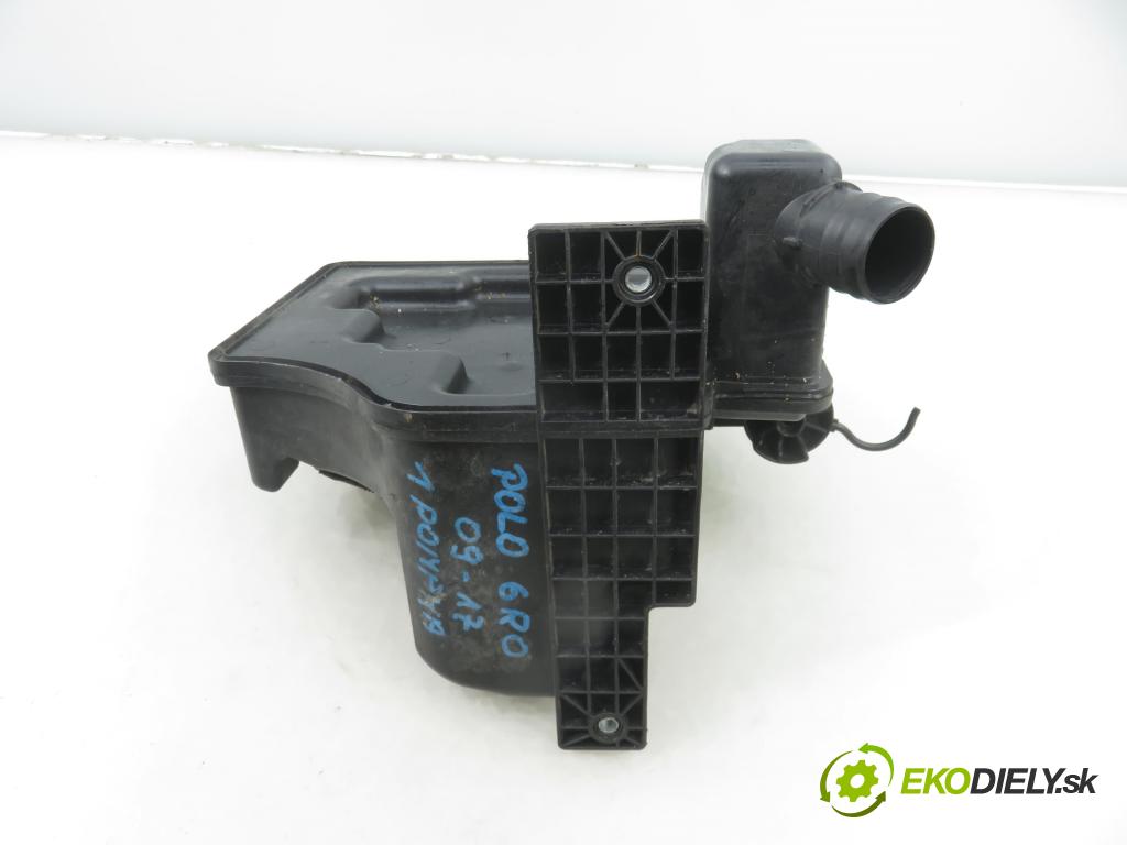 VW POLO (6R, 6C) HB 2009 55,00 1.6 TDI - CAYA 1598,00 nádržka ostřikovačů 6R0955449D ; 6R0955453E ; 6R0955453D (Klika dveří ostatní)