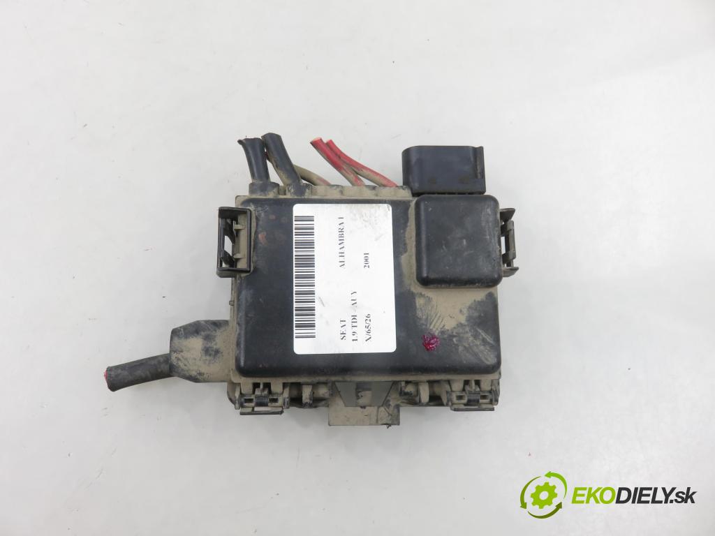 SEAT ALHAMBRA (7V8, 7V9) MINIVAN 2001 85,00 1.9 TDI PD 115 - AUY 1896,00 Skrinka POJISTKY: na BATÉRIA 7M3937548A ; YM2114B261AB ; 7M3937509A