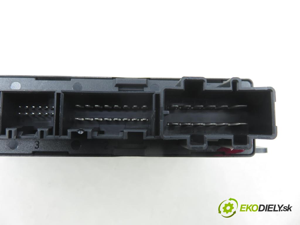 AUDI A4 (8E2, B6) SEDAN 2001 96,00 2 - ALT 1984,00 MODUL komfortu 8E0959433J