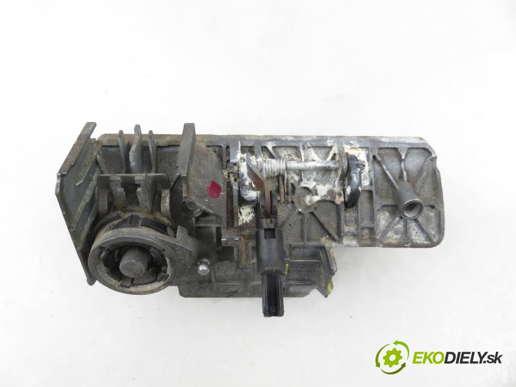 VW TRANSPORTER V Skrzynia (7HA, 7HH, 7EA, 7EH) FURGON 2009 75,00 1.9 TDI - BRS 1896,00 Kľučka dverí kufor 7H0827565J ; 7H0827565K