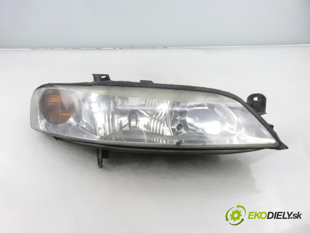 OPEL VECTRA B (J96) SEDAN 2000 74,00 1.6 i 16V - Z 16 XE 1598,00 Svetlo PP 90586845