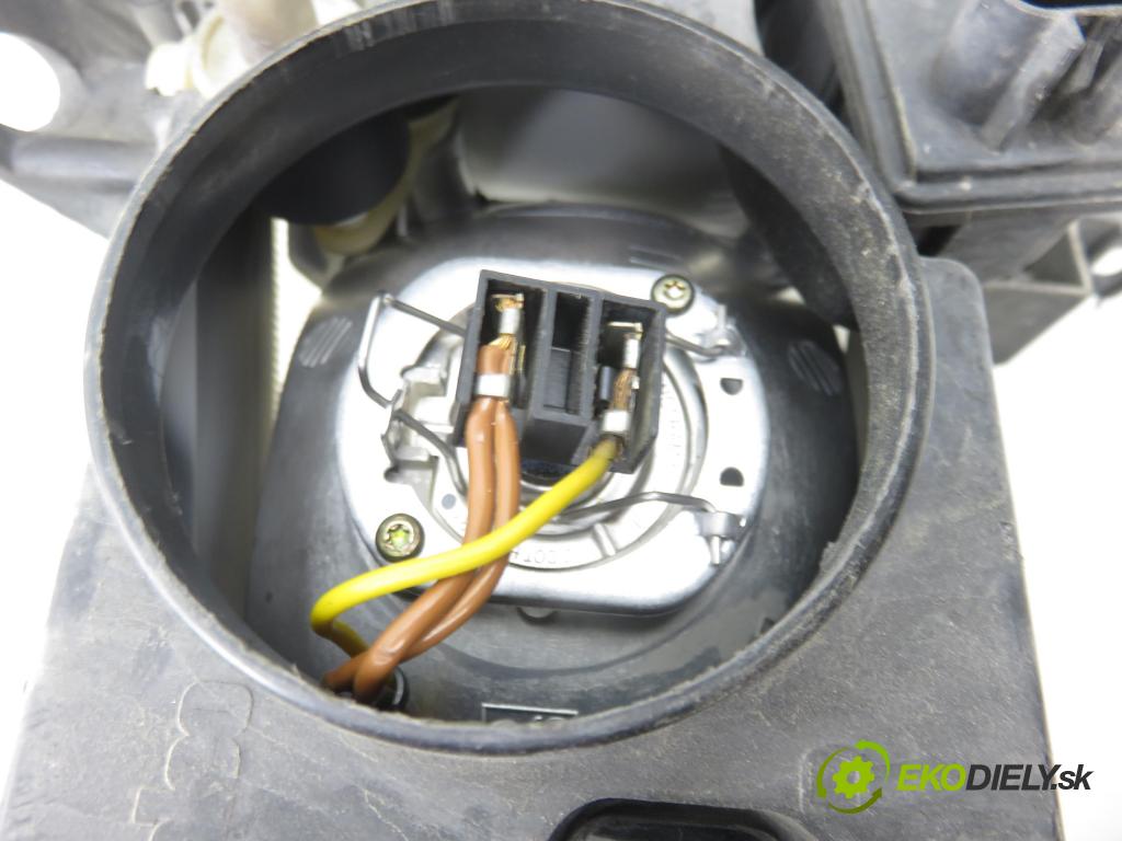 OPEL VECTRA B (J96) SEDAN 2000 74,00 1.6 i 16V - Z 16 XE 1598,00 Svetlo PP 90586845