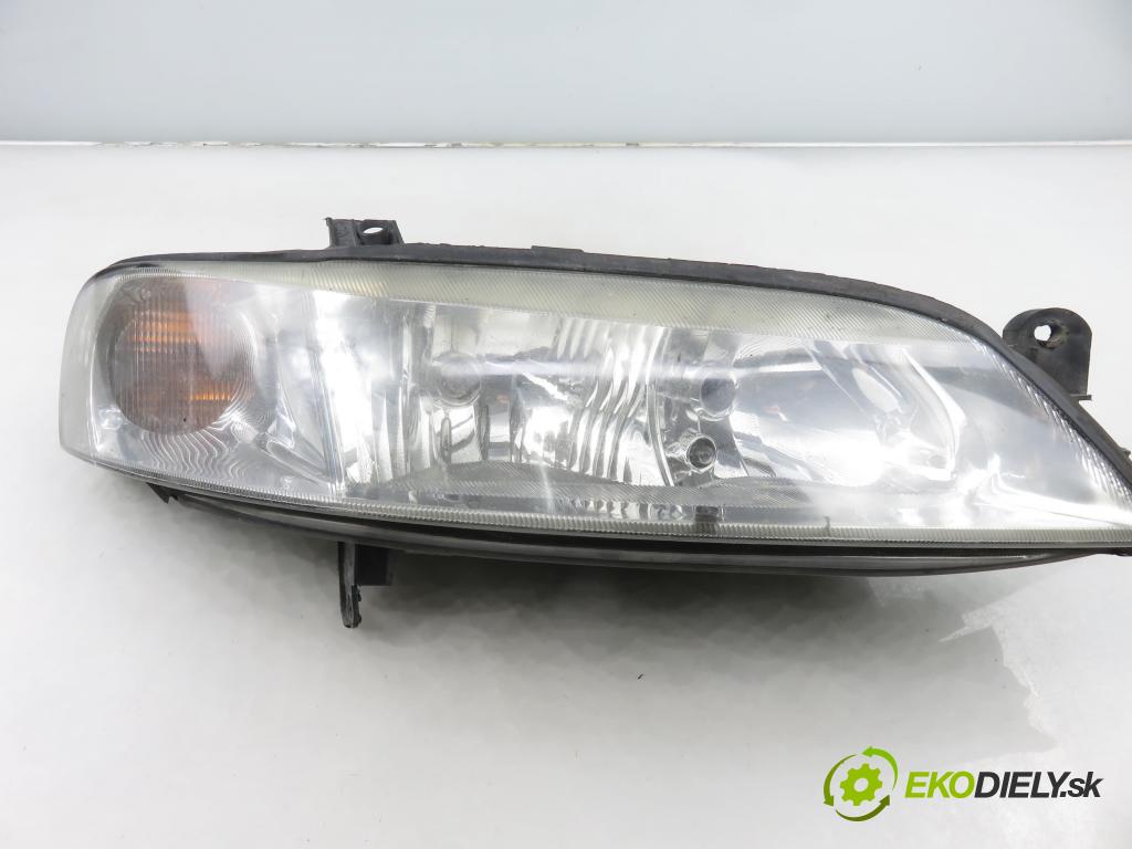 OPEL VECTRA B (J96) SEDAN 2000 74,00 1.6 i 16V - Z 16 XE 1598,00 Svetlo PP 90586845