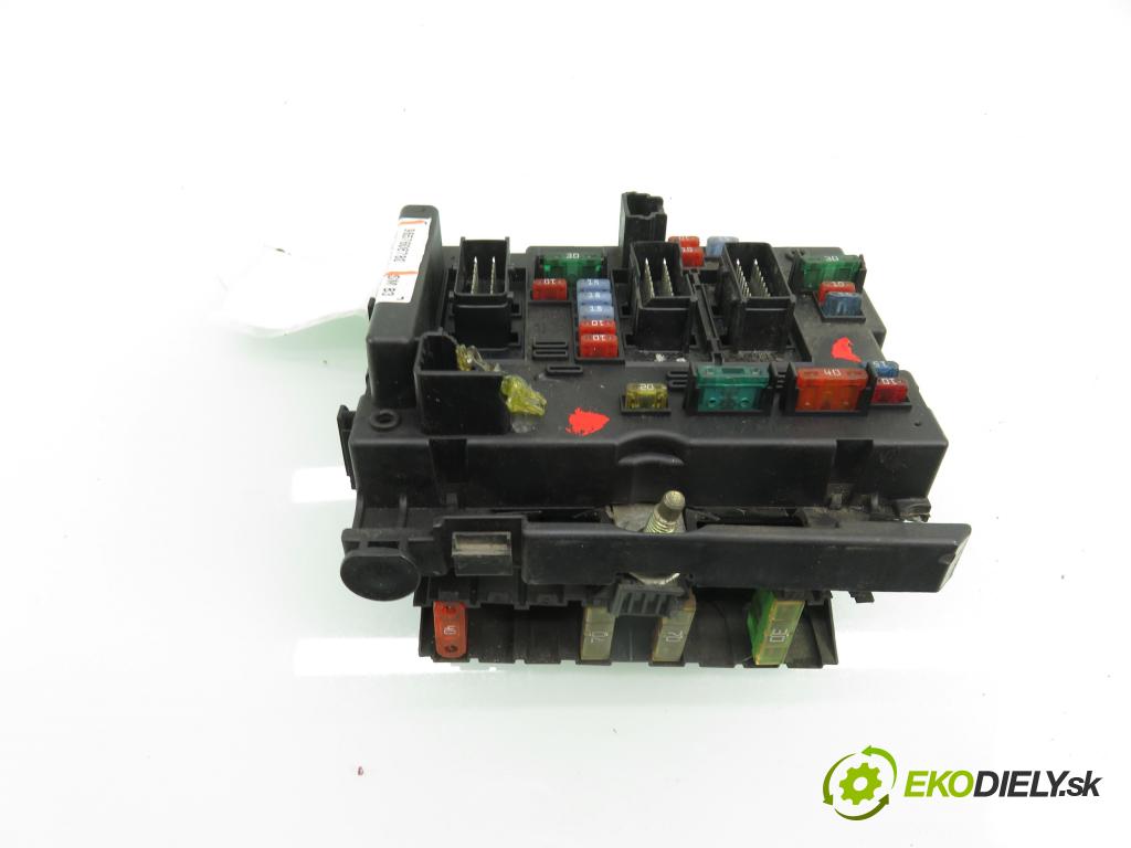 PEUGEOT 206 liftback (2A/C) HB 2001 440,00 1.1 i - HFX (TU1JP) 1124,00 MODUL BSM 9657608780