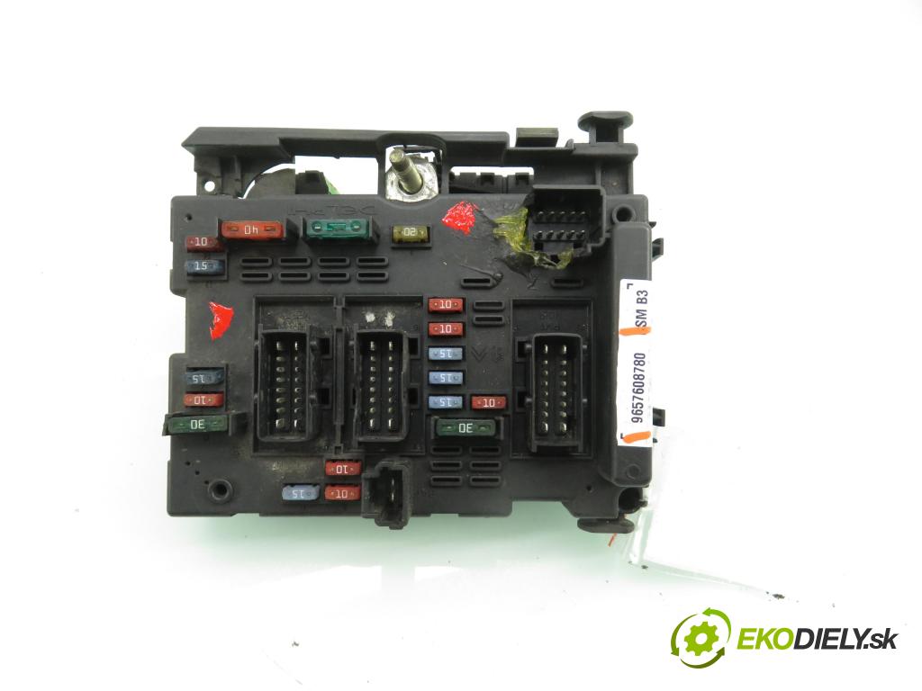 PEUGEOT 206 liftback (2A/C) HB 2001 440,00 1.1 i - HFX (TU1JP) 1124,00 MODUL BSM 9657608780