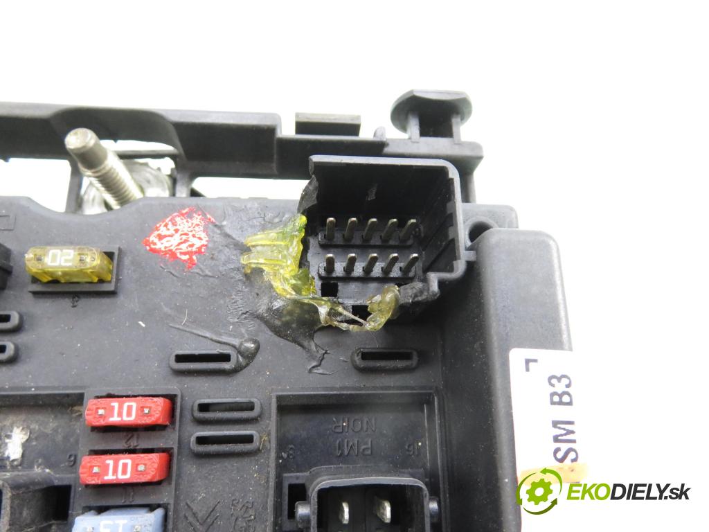 PEUGEOT 206 liftback (2A/C) HB 2001 440,00 1.1 i - HFX (TU1JP) 1124,00 MODUL BSM 9657608780