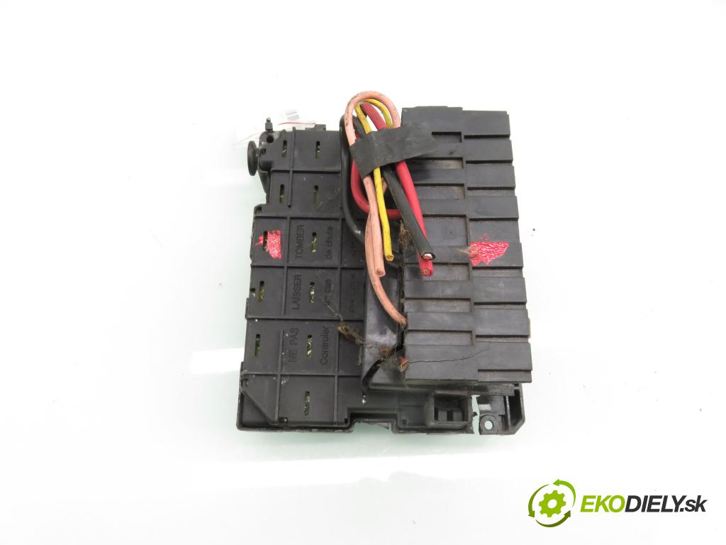 PEUGEOT 206 liftback (2A/C) HB 2001 440,00 1.1 i - HFX (TU1JP) 1124,00 MODUL BSM 9657608780