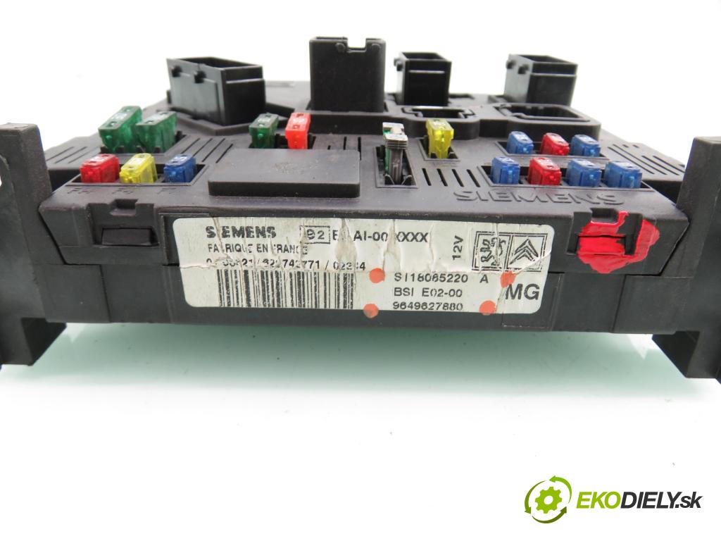 PEUGEOT 206 liftback (2A/C) HB 2001 440,00 1.1 i - HFX (TU1JP) 1124,00 MODUL BSI 9649627880 ; S118085220A