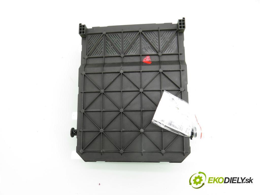 PEUGEOT 206 liftback (2A/C) HB 2001 440,00 1.1 i - HFX (TU1JP) 1124,00 MODUL BSI 9649627880 ; S118085220A