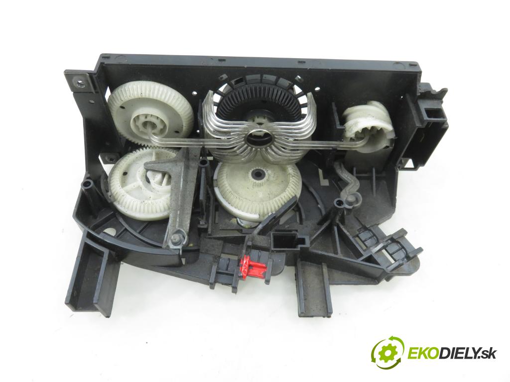 VW GOLF III (1H1) HB 1995 66,00 1.9 TDI - 1Z 1896,00 Panel topení 1H0819045C ; 1H0820045C