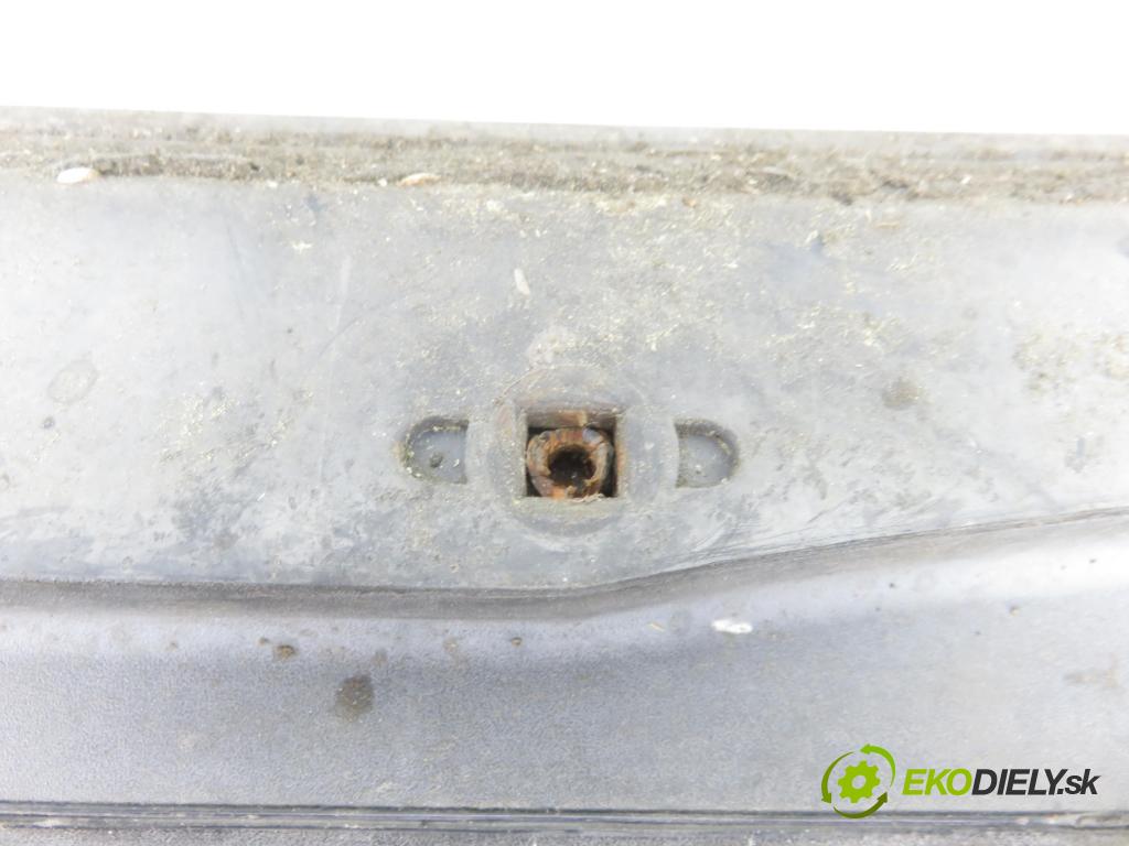 VW GOLF III (1H1) HB 1995 66,00 1.9 TDI 90 - 1Z 1896,00 SPOJLER: dverí 1H6827933A