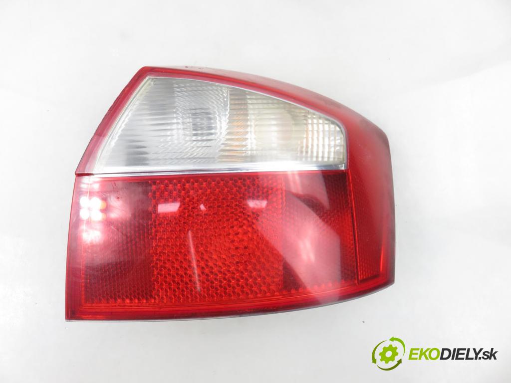 AUDI A4 (8E2, B6) SEDAN 2001 74,00 1.9 TDI - AVB 1896,00 světlo pravé zadní 8E0945096