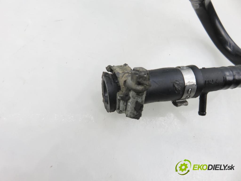 AUDI A4 (8E2, B6) SEDAN 2001 74,00 1.9 TDI - AVB 1896,00 trubka do serva 8E1611931L