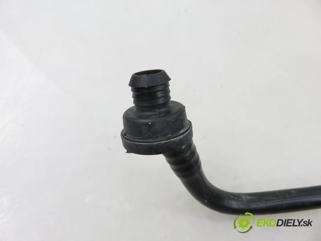 AUDI A4 (8E2, B6) SEDAN 2001 74,00 1.9 TDI - AVB 1896,00 trubka do serva 8E1611931L