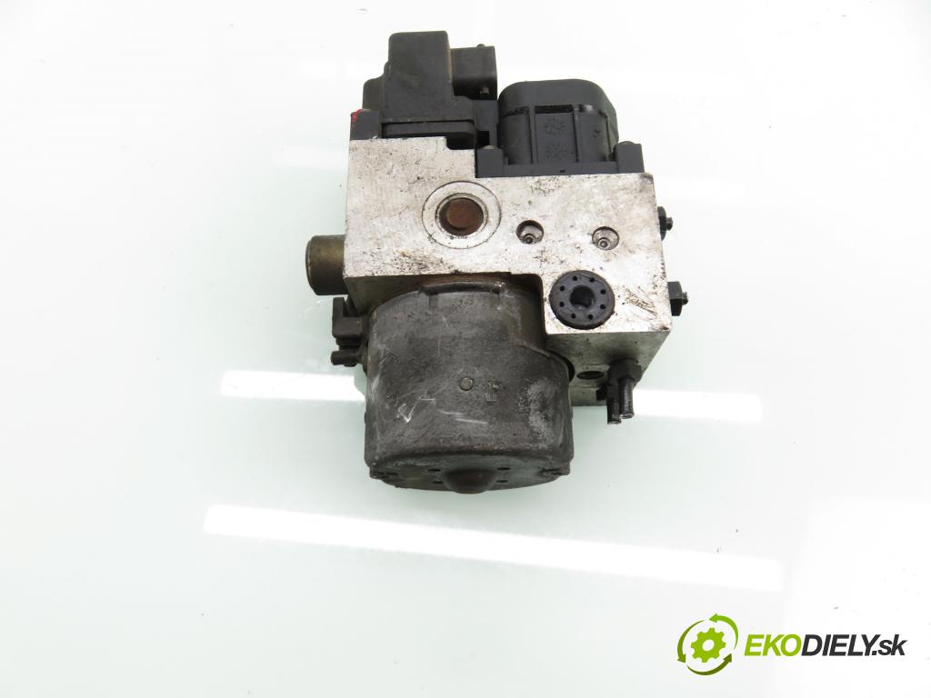 AUDI A4 (8D2, B5) SEDAN 1996 55,00 1.9 TDI 75 - AFF 1896,00 Pumpa ABS 0273004132 ; 8E0614111 (Pumpa ABS)