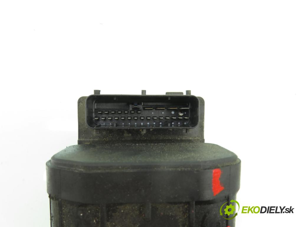 AUDI A4 (8D2, B5) SEDAN 1996 55,00 1.9 TDI 75 - AFF 1896,00 Pumpa ABS 0273004132 ; 8E0614111 (Pumpa ABS)