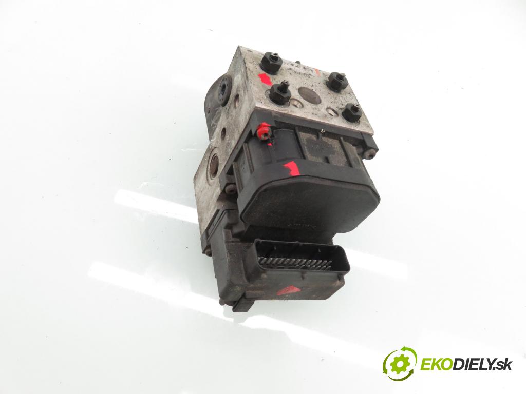 AUDI A4 (8D2, B5) SEDAN 1996 55,00 1.9 TDI 75 - AFF 1896,00 Pumpa ABS 0273004132 ; 8E0614111 (Pumpa ABS)