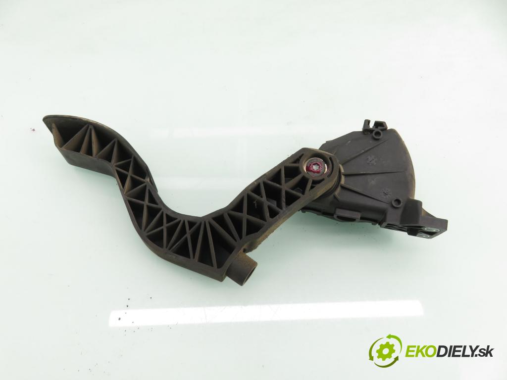 AUDI A6 Avant (4B5, C5) KOMBI 2001 85,00 1.9 TDI - AJM 1896,00 potenciometr plynového pedálu 8D1721523F ; 6PV00837603 (Potenciometr plynového pedálu)