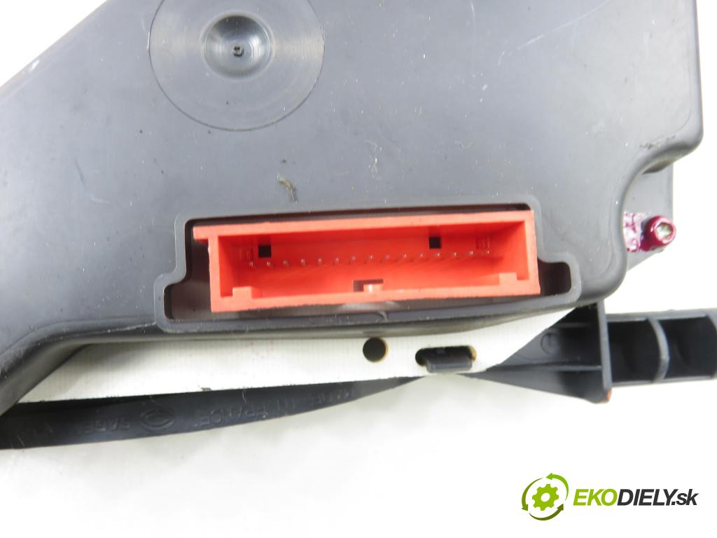 RENAULT CLIO II (BB_, CB_) HB 2003 70,00 1.4 16V 95 - K4J 712 1390,00 Prístrojovka elektrický P8200261102C