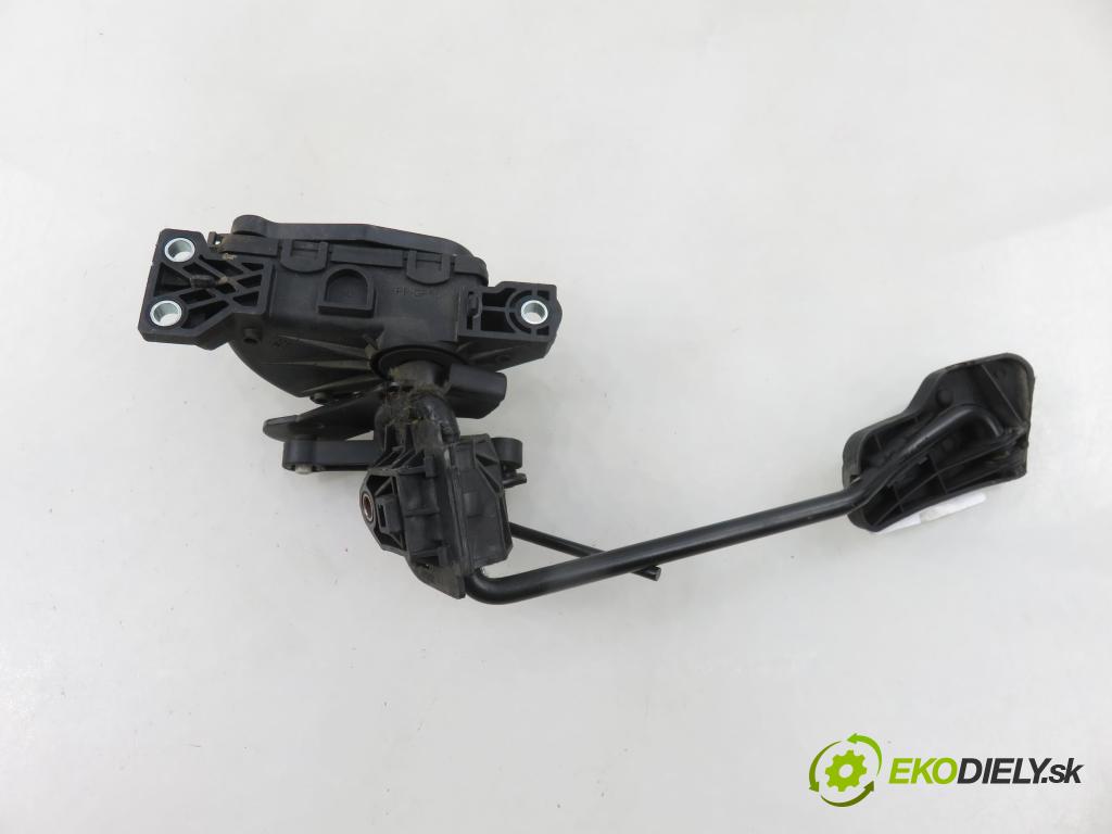 RENAULT CLIO II (BB_, CB_) HB 2003 70,00 1.4 16V (B/CB0L) - K4J 712 1390,00 potenciometr plynového pedálu 8200089851 ; 6PV00811924 (Potenciometr plynového pedálu)