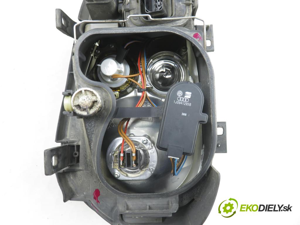 VW GOLF IV (1J1) HB 1998 55,00 1.4 16V - AHW 1390,00 Svetlo LP 1J1941015B