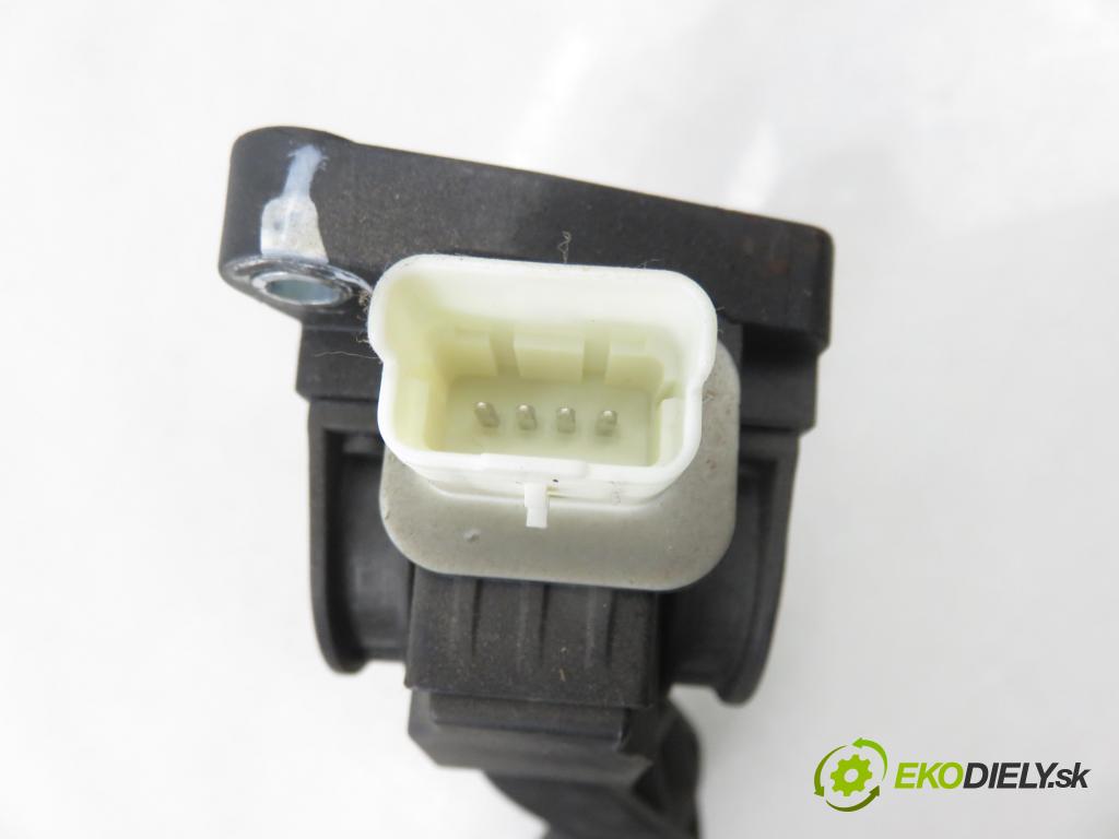CITROEN C3 I (FC_) HB 2005 54,00 1.4 i - KFV (TU3JP) 1360,00 potenciometr plynového pedálu 9646702180 ; 0280752251 (Potenciometr plynového pedálu)