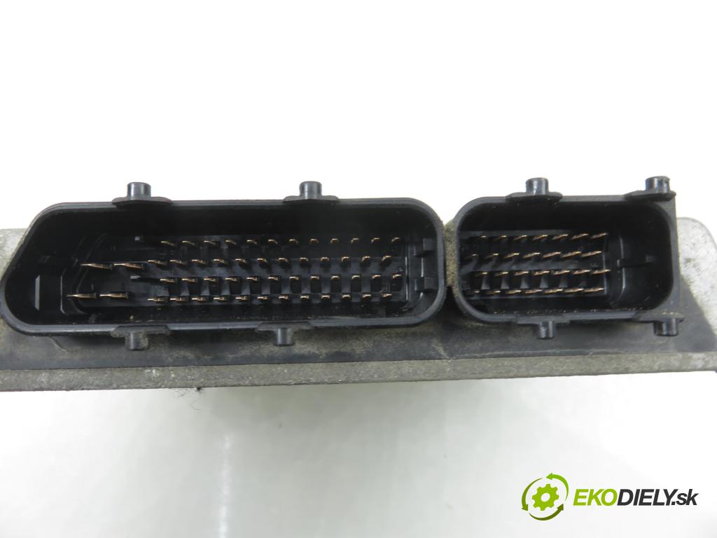 VW GOLF IV (1J1) HB 1998 74,00 1.6 - AKL 1595,00 Riadiaca jednotka Motor 06A906019 ; 5WP439503